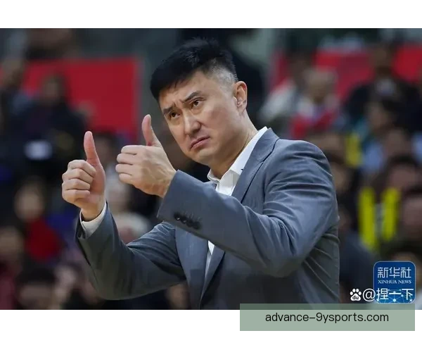 篮坛巨星创历史新纪录引爆全场球迷激情庆祝胜利